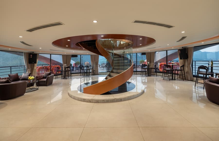 Diana — Lounge