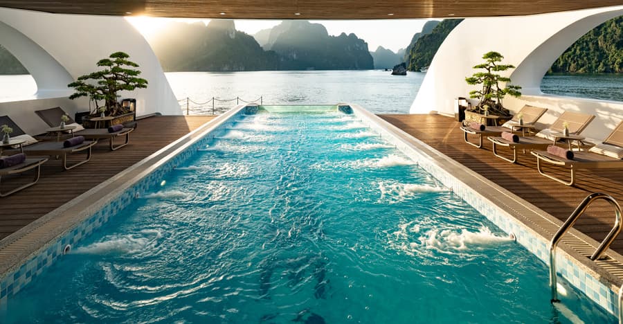 Diana — Pool deck