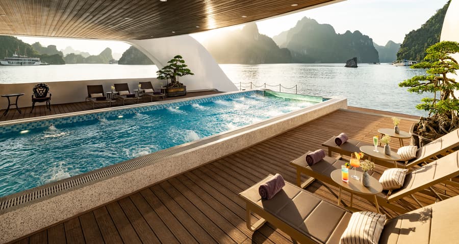 Diana — Pool deck