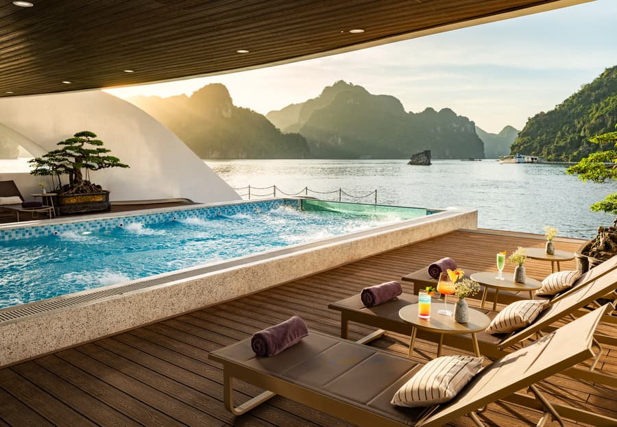 Diana — Pool deck