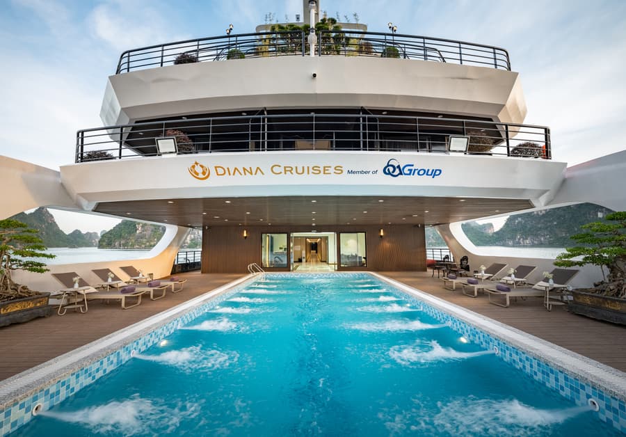 Diana — Pool deck