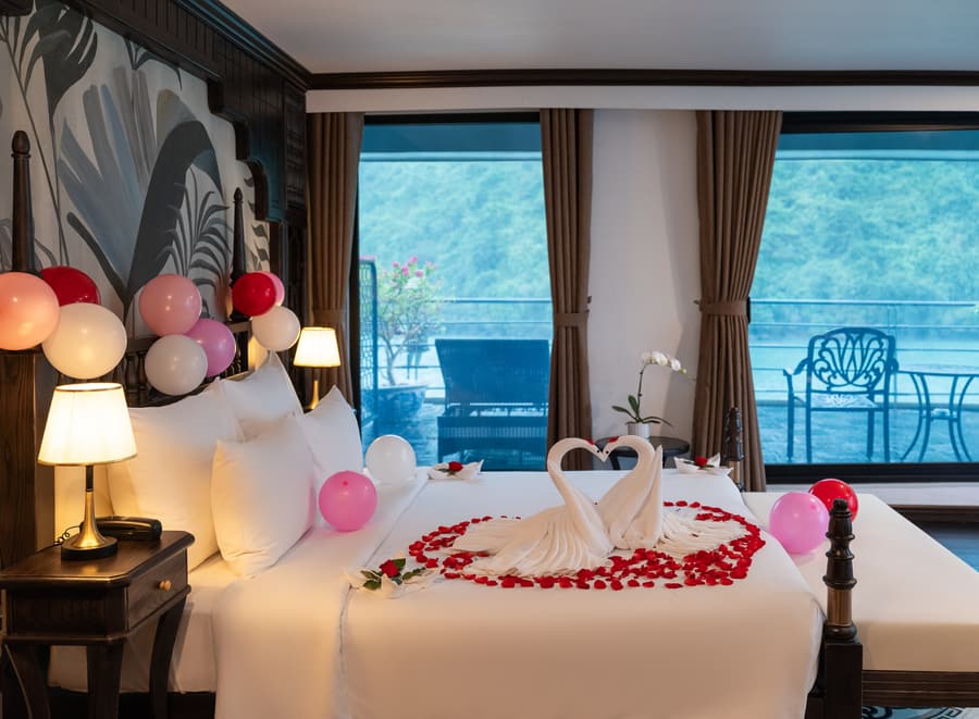Venus — Honeymoon setting