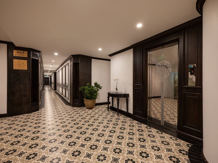 Venus — Lobby & public areas